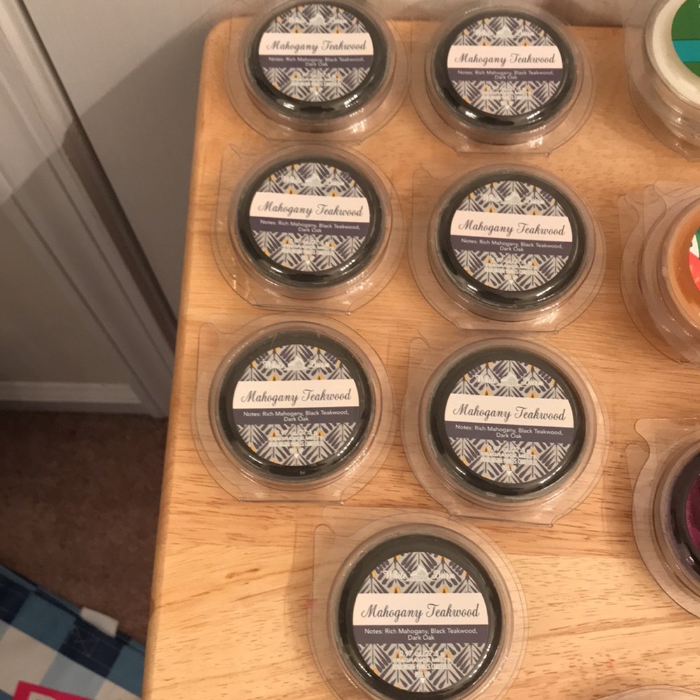 Bath and body works “Discontinued melts and oils” - Picture 2 of 14